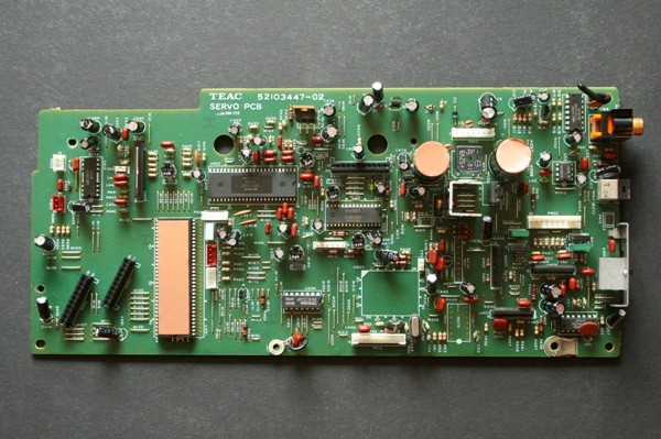 TEAC VRDS-10 servo PCB detail photo
